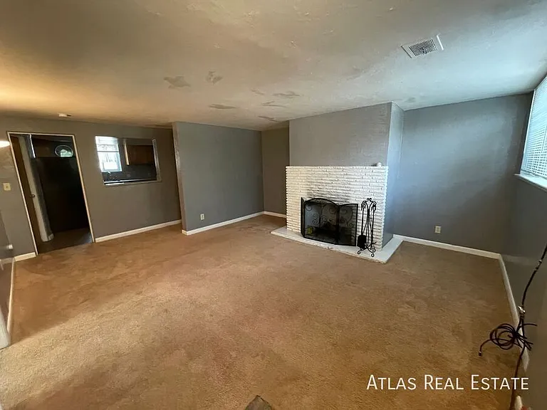 1833 N Hooker St — Photo 4