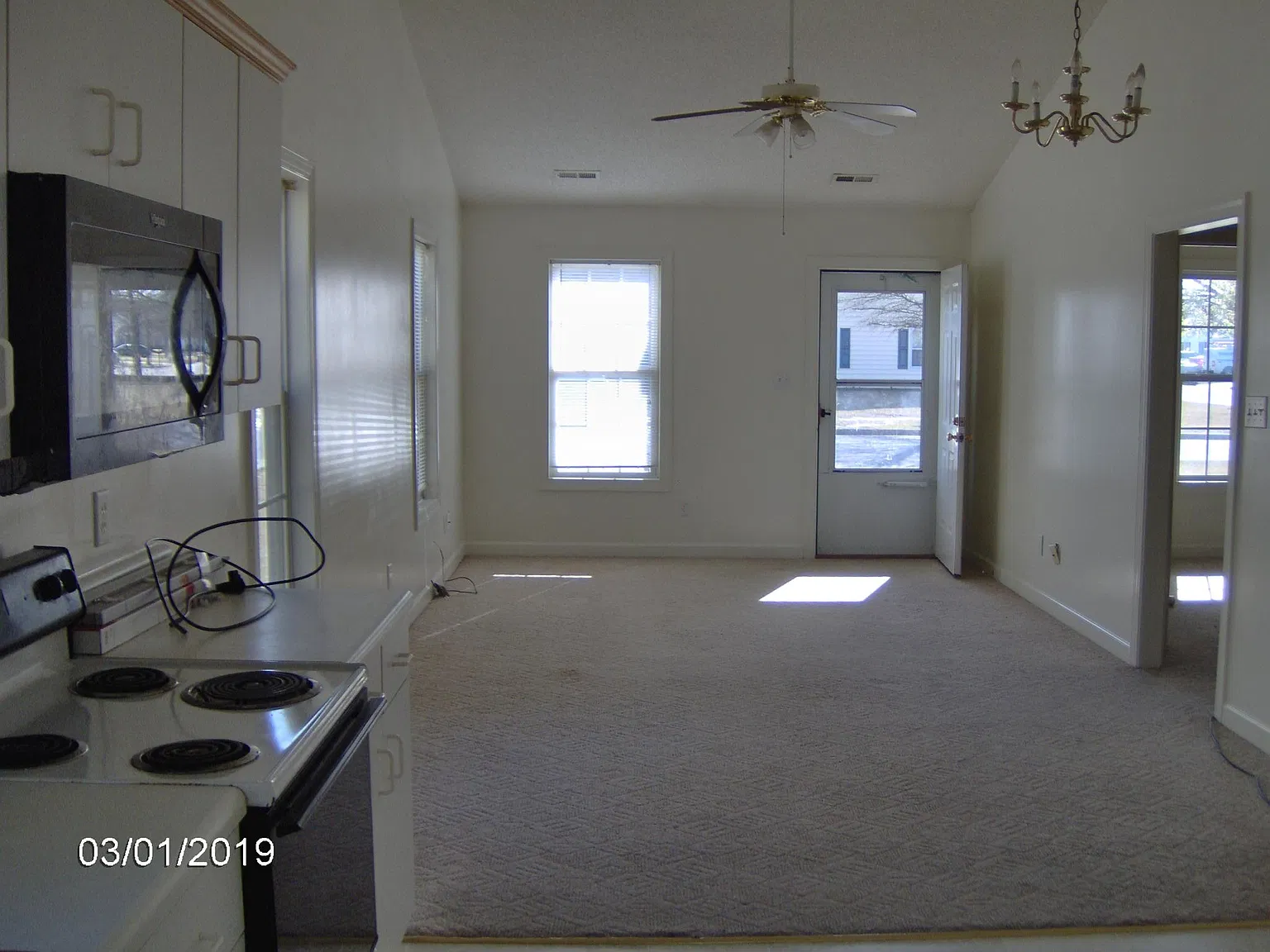 3 bed, 1000 sqft, $1,600 — Photo 3