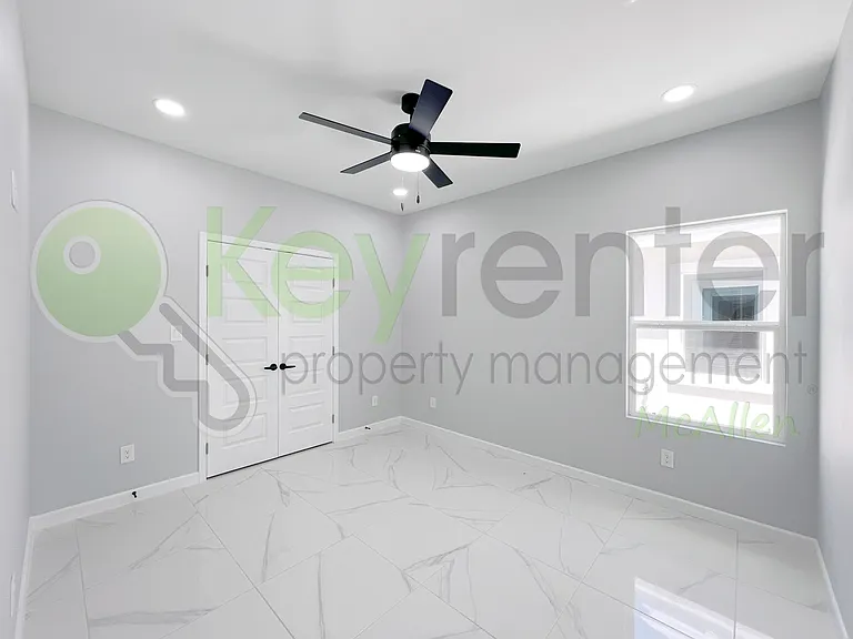 829 N Woodson Ave #4 — Photo 3