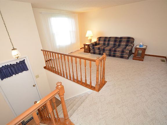 2nd image of 7633 Woodbridge Ct