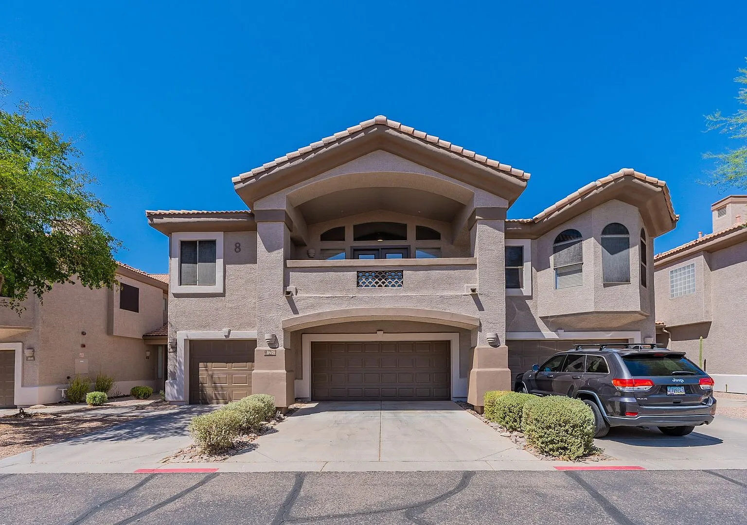 Exclusive Scottsdale Townhome — Photo 1