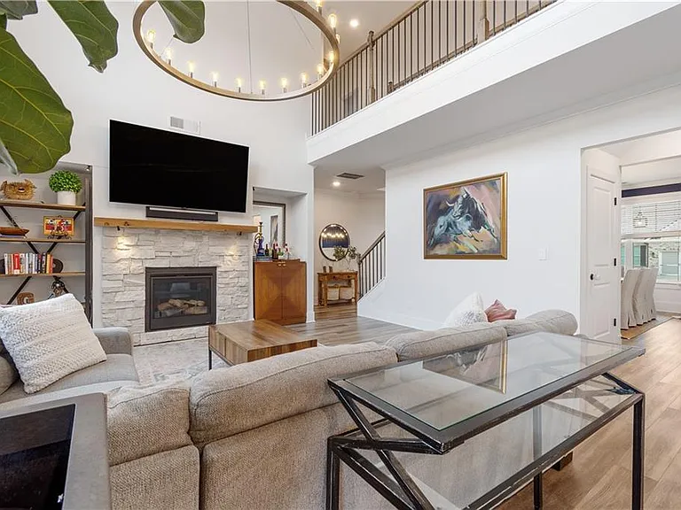 409 Carmichael Cir — Photo 17