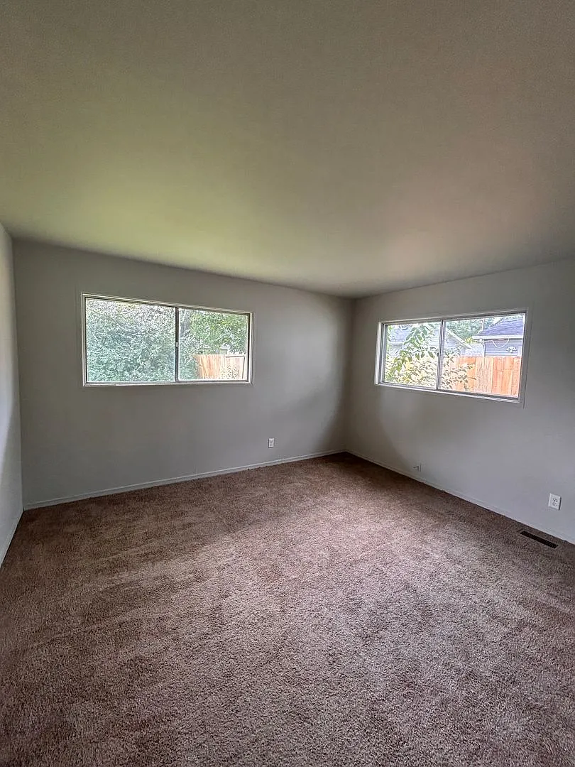 6220 Chatham Dr — Photo 4