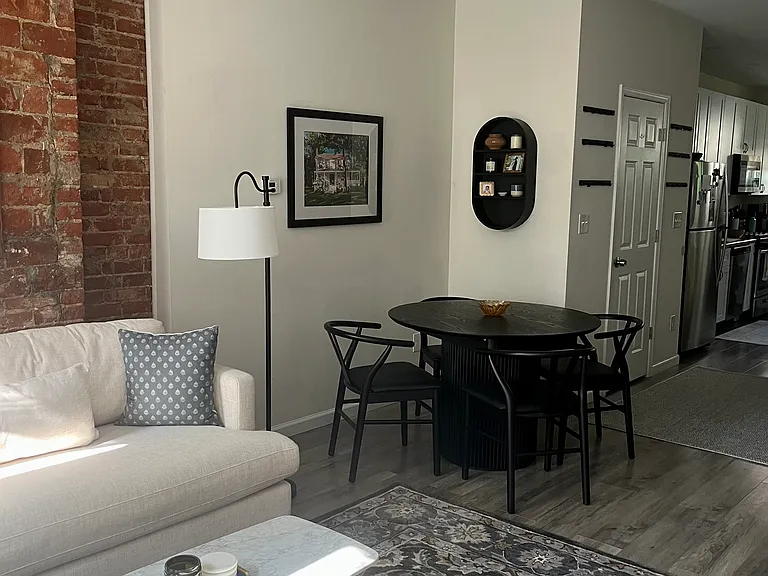 896 N Taylor St — Photo 3