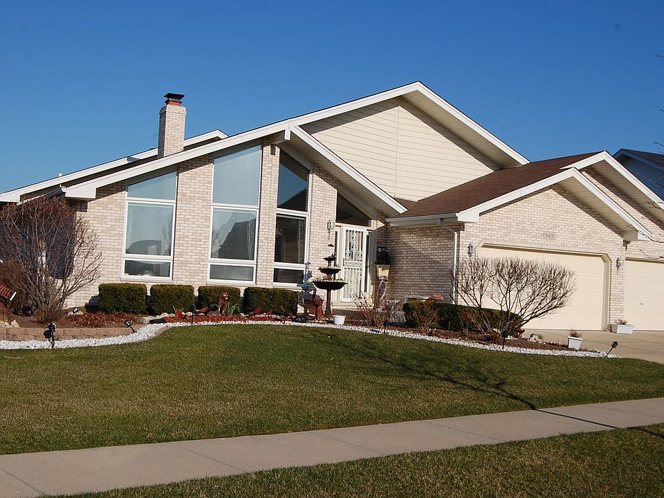 1st image of 8401 Hollybrook Ln