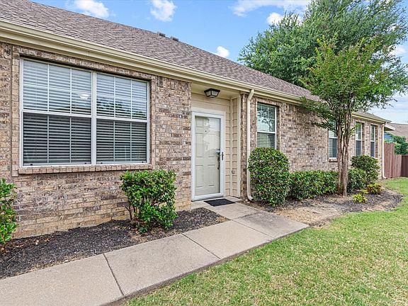 3rd image of 2384 San Jacinto Dr