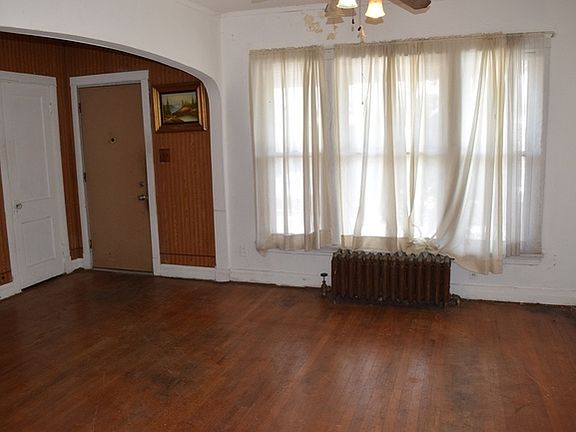 3rd image of 8942 S Parnell Ave