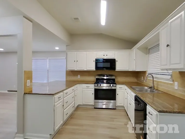 419 Windhurst Dr — Photo 7