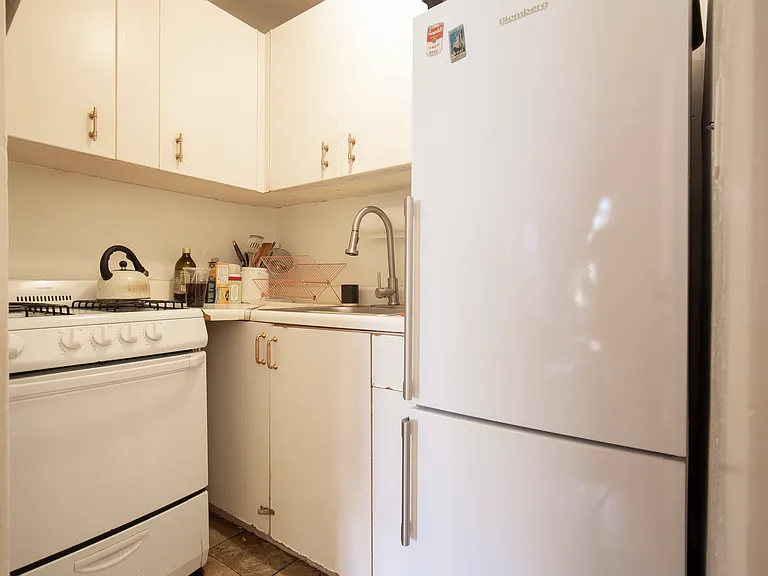 308 E 18th St #4 — Photo 7