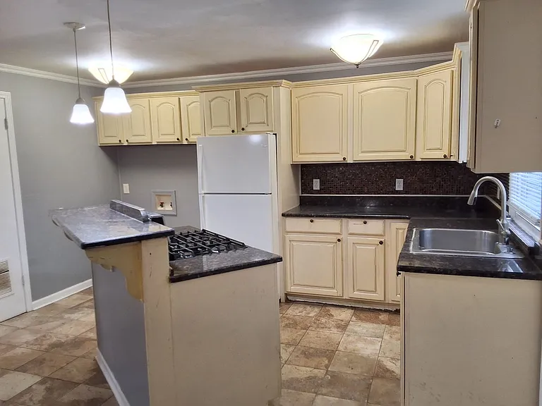 1523 Hill St — Photo 7