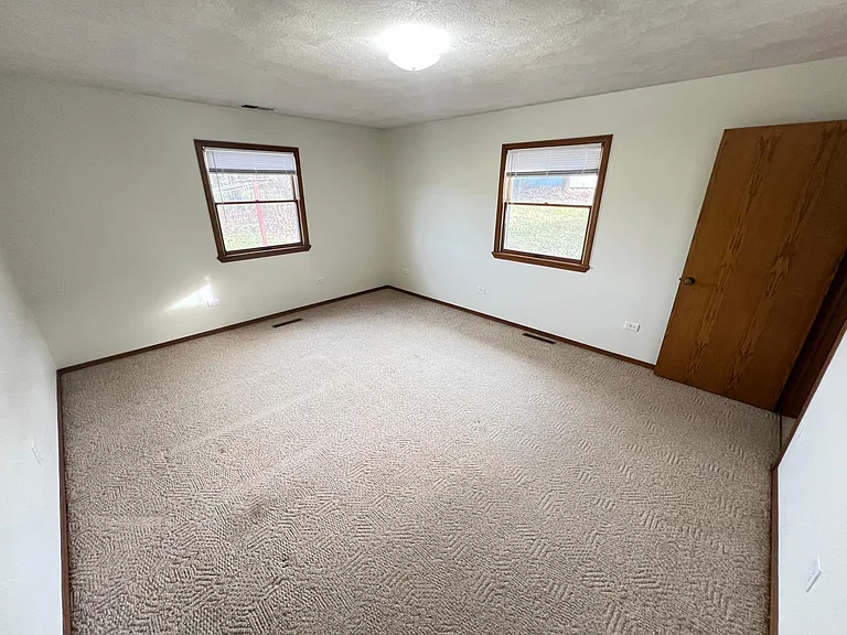 1085 W State Highway Cc — Photo 35