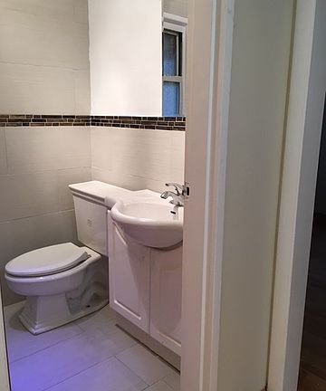 4th image of 6856 N Lincoln Ave