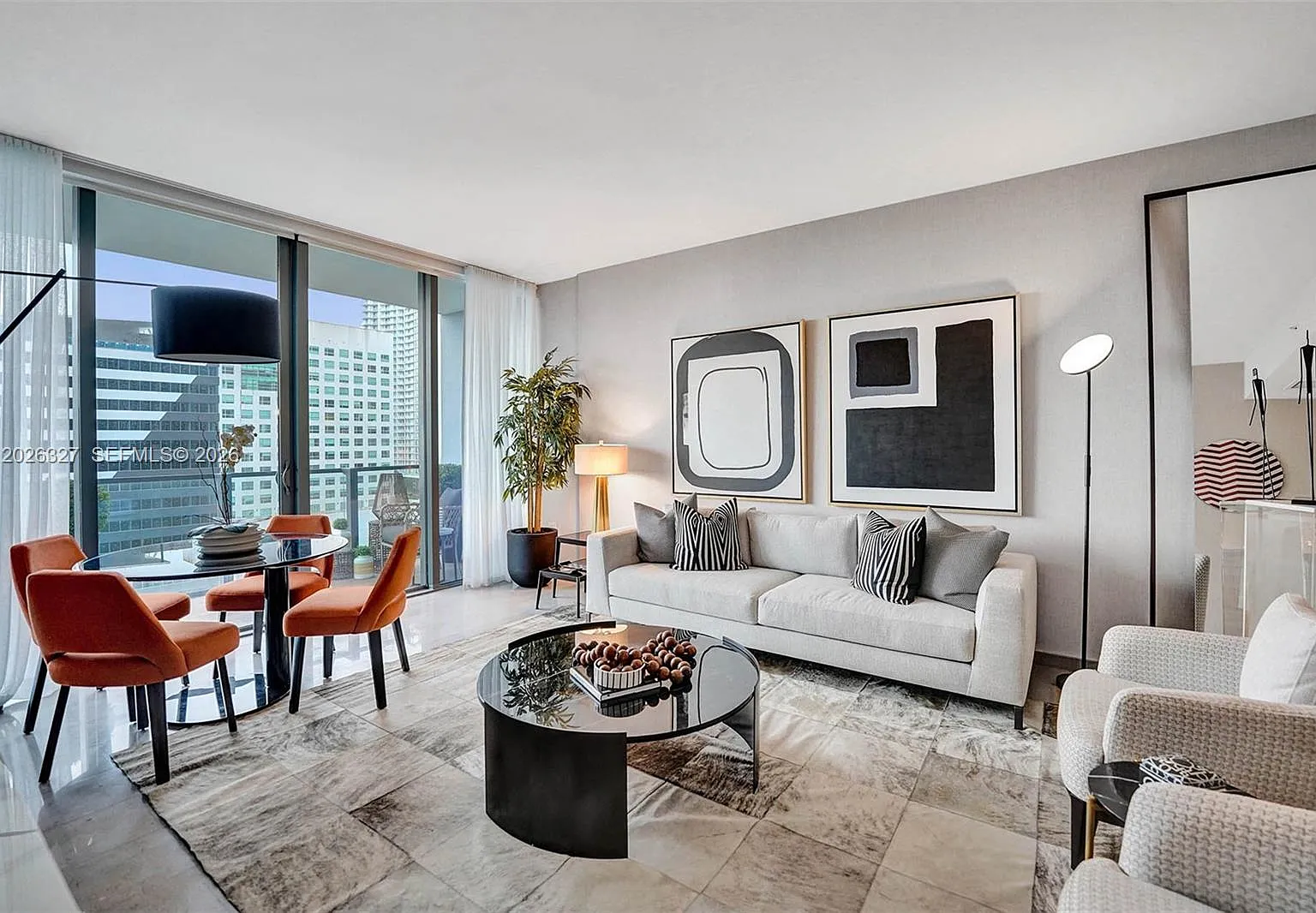 Rise Condo — Photo 4