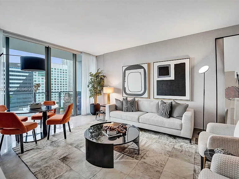 88 SW 7th St #1408 — Photo 4