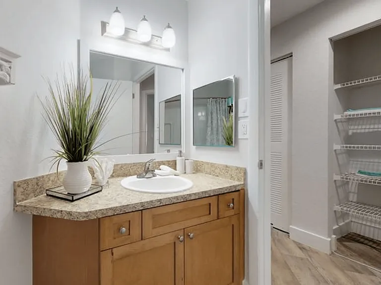 Sunny Lake Apartments — Photo 54
