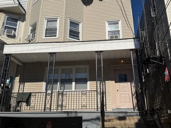 15 W 52nd St, Bayonne, NJ 07002