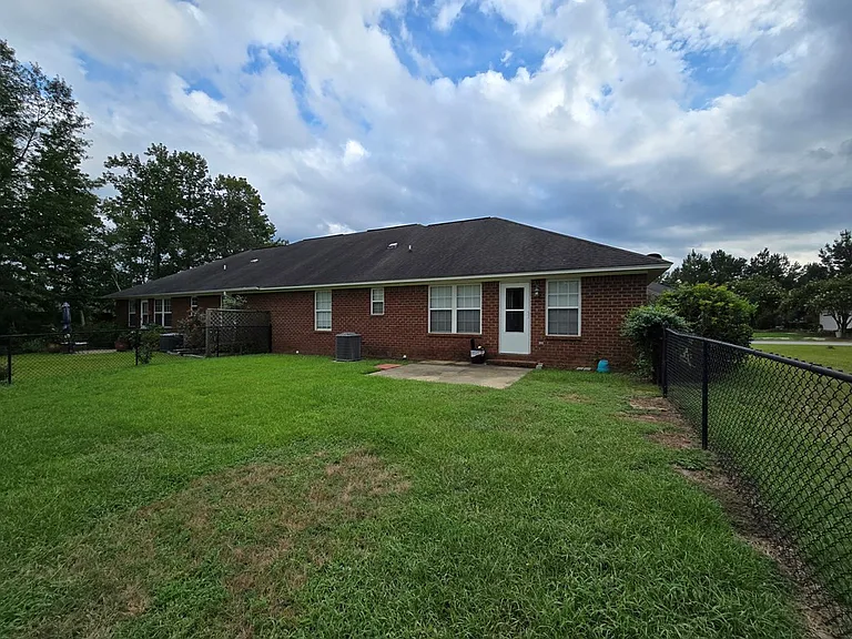 3563 Beacon Dr — Photo 31