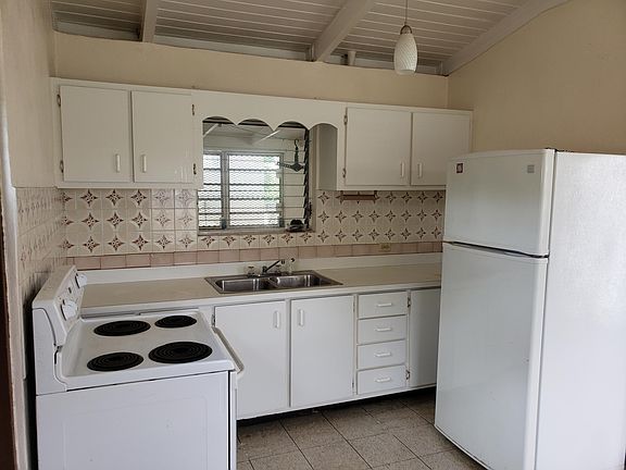 3rd image of 62 Strawberry Hill Est #Qu