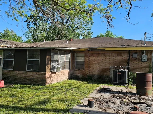 872 Lovers Ln, Houston, TX 77091