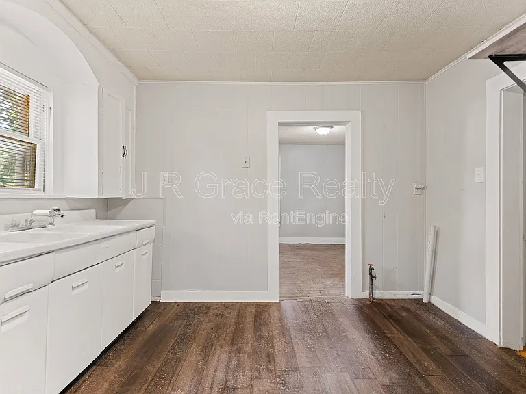 802 W Navasota St — Photo 19