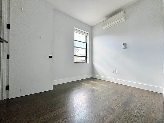 Rented by Pear NYC LLC | media 11