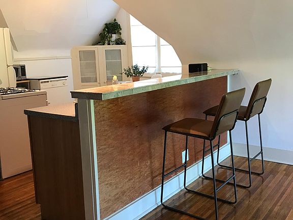 2nd image of 485 Ashland Ave APT 5