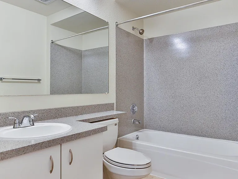 Charbonneau Apartments — Photo 22