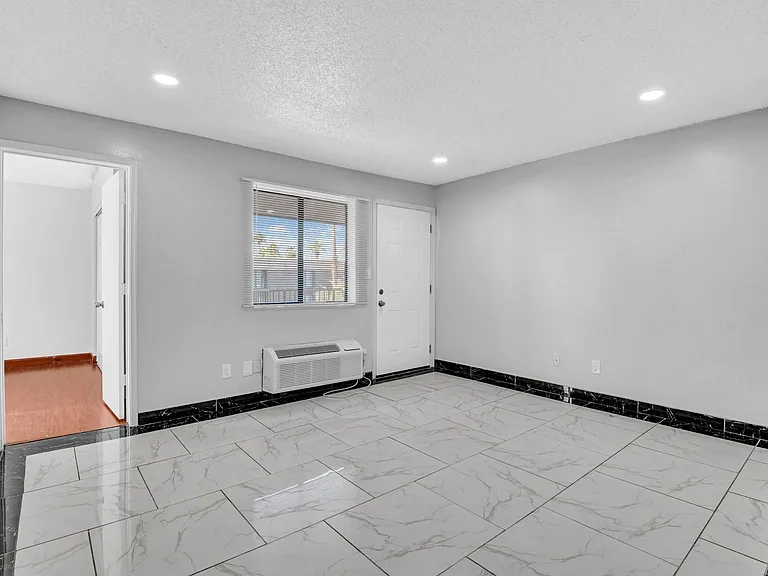 Fountain Oaks Apartments — Photo 14