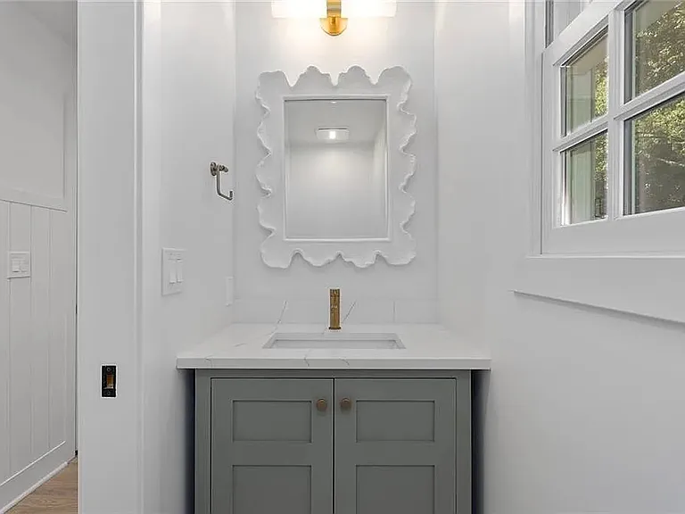 8105 Rosewood Dr — Photo 19