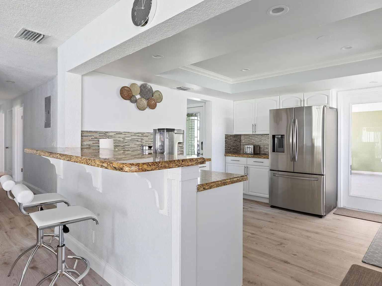 4 bed, 2.0 bath, 1642 sqft, $4,500 — Photo 4