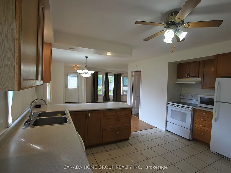 931 Goldie St — Photo 8