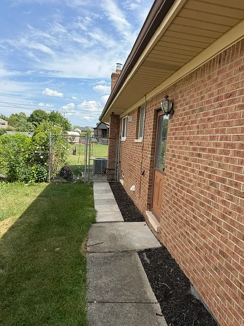3 bed, 1521 sqft, $2,500 — Photo 3