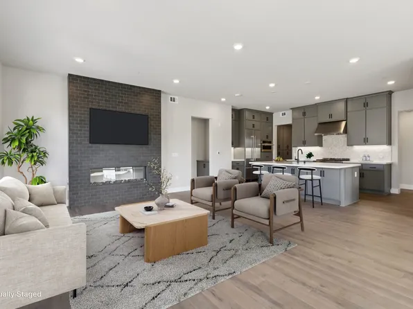 139 10th St, Marina, CA 93933