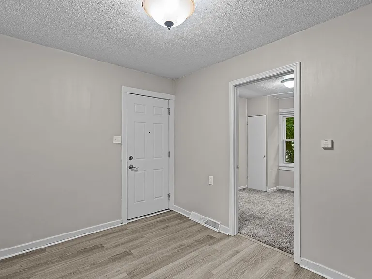 2936 N Hanley Rd — Photo 5