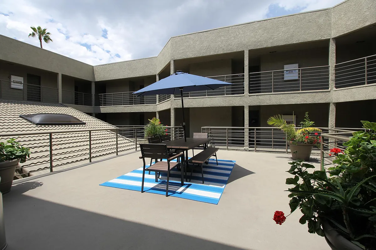 Building Photo - Glenoaks Apartments