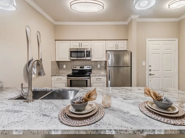 3850 Silverton Cir #606