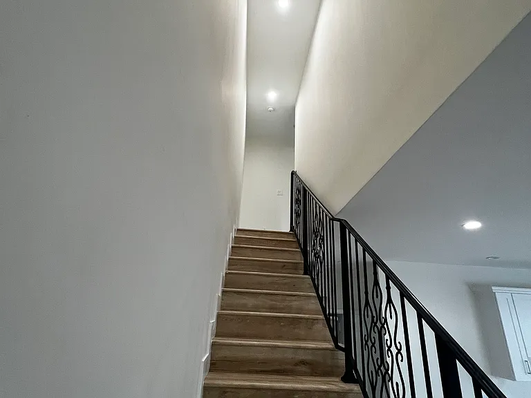 7435 Encino Ave — Photo 7