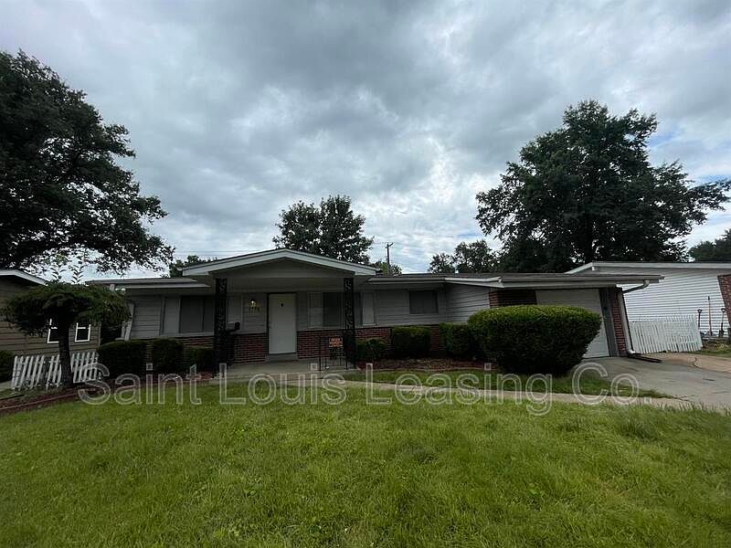 1st image of 1390 Arlington Dr