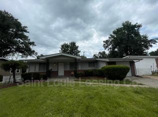 1390 Arlington Dr, Florissant, MO 63033