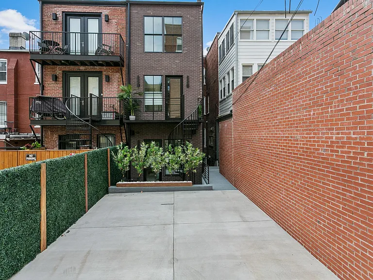 1819 Vernon St NW #2 — Photo 10