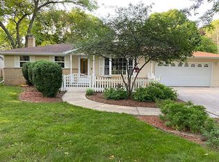 2462 Oakwood Dr, Green Bay, WI 54304