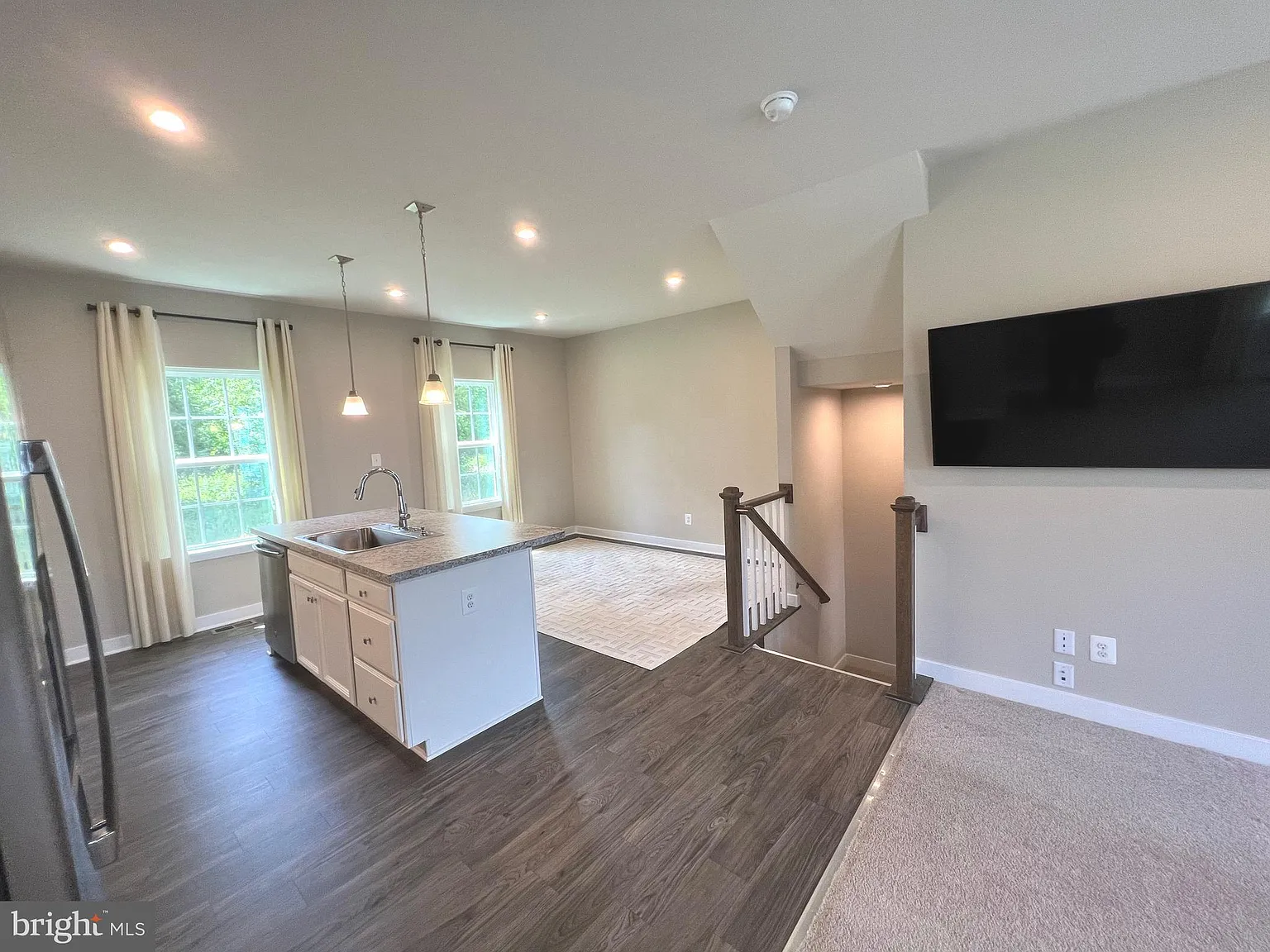 3 bed, 2.5 bath, 1725 sqft, $3,000 — Photo 4