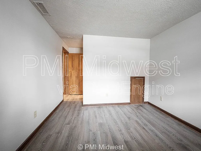 Parkway Apartments — Photo 42