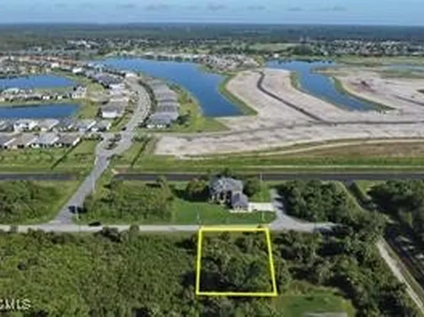 3205 75th St W, Lehigh Acres, FL 33971