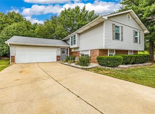 4 Graystone Park Ct, Saint Charles, MO