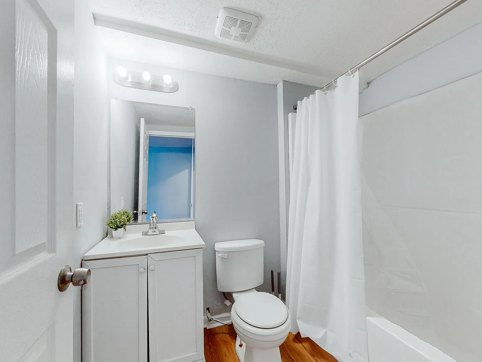 4 bed, 5.0 bath, 1972 sqft, $1,213 — Photo 3