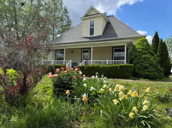 411 West St, Callao, MO 63534