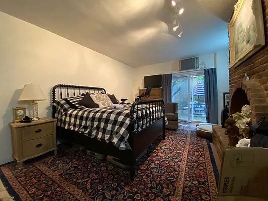 Rented by One New York Realty Inc | media 40