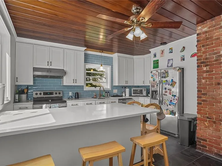 2 Channing Pl — Photo 9