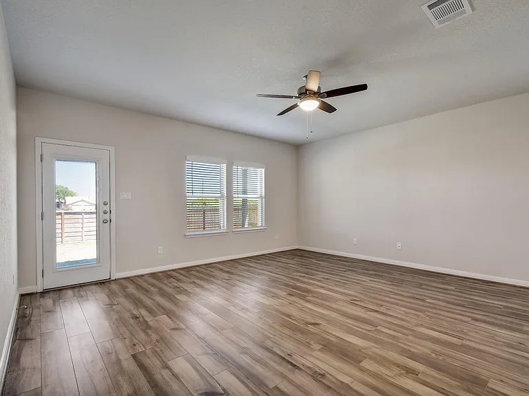 1215 Meyers Mdw — Photo 7